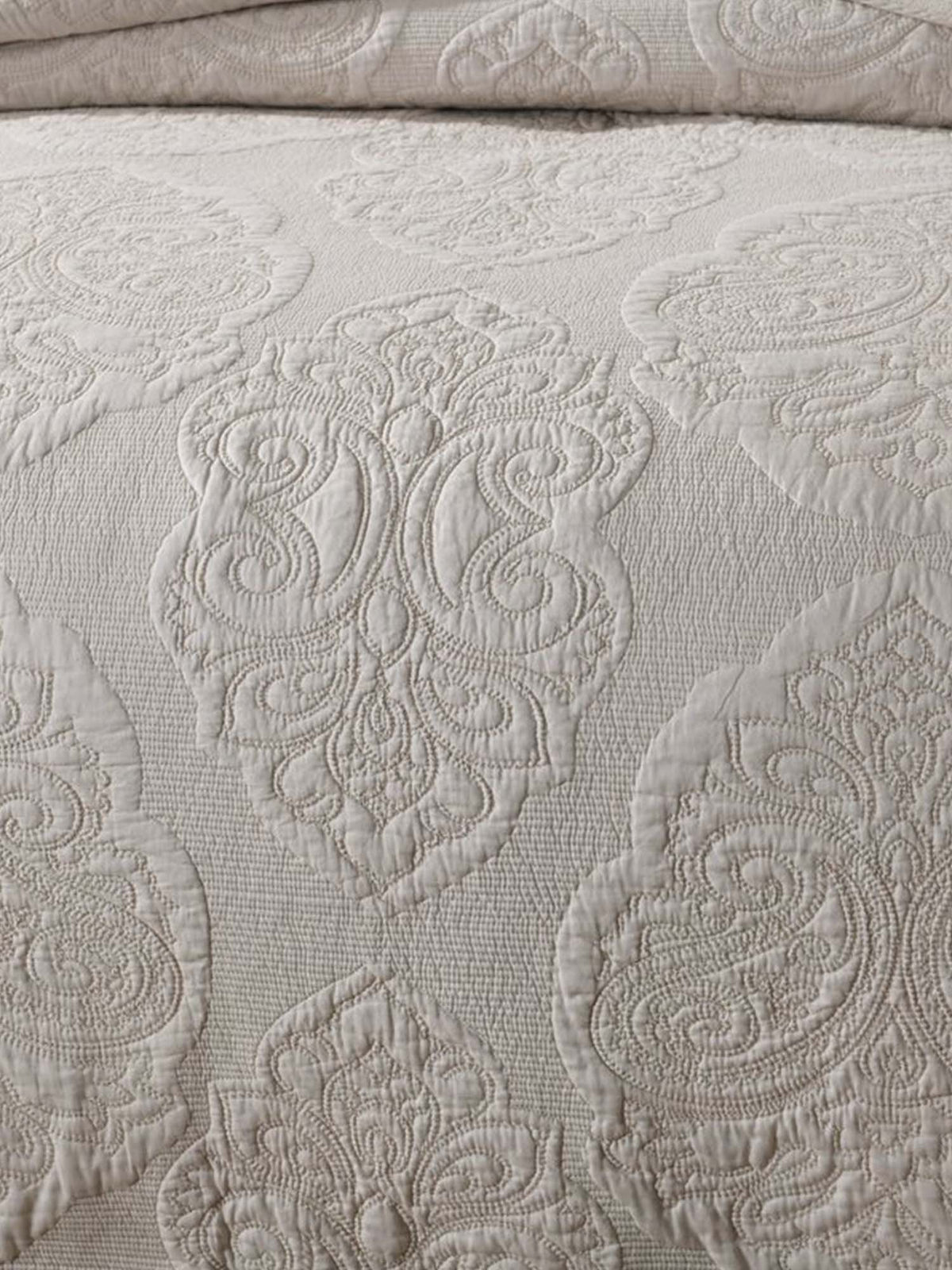 Damask Quilted 3-Piece Bedding Set