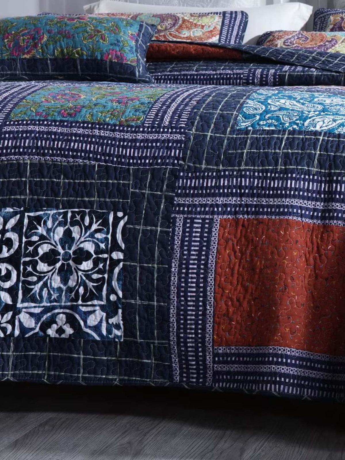 Navy Paisley Pieced Patchwork Reversible 100% Cotton Quilted 3-Piece Bedding Set