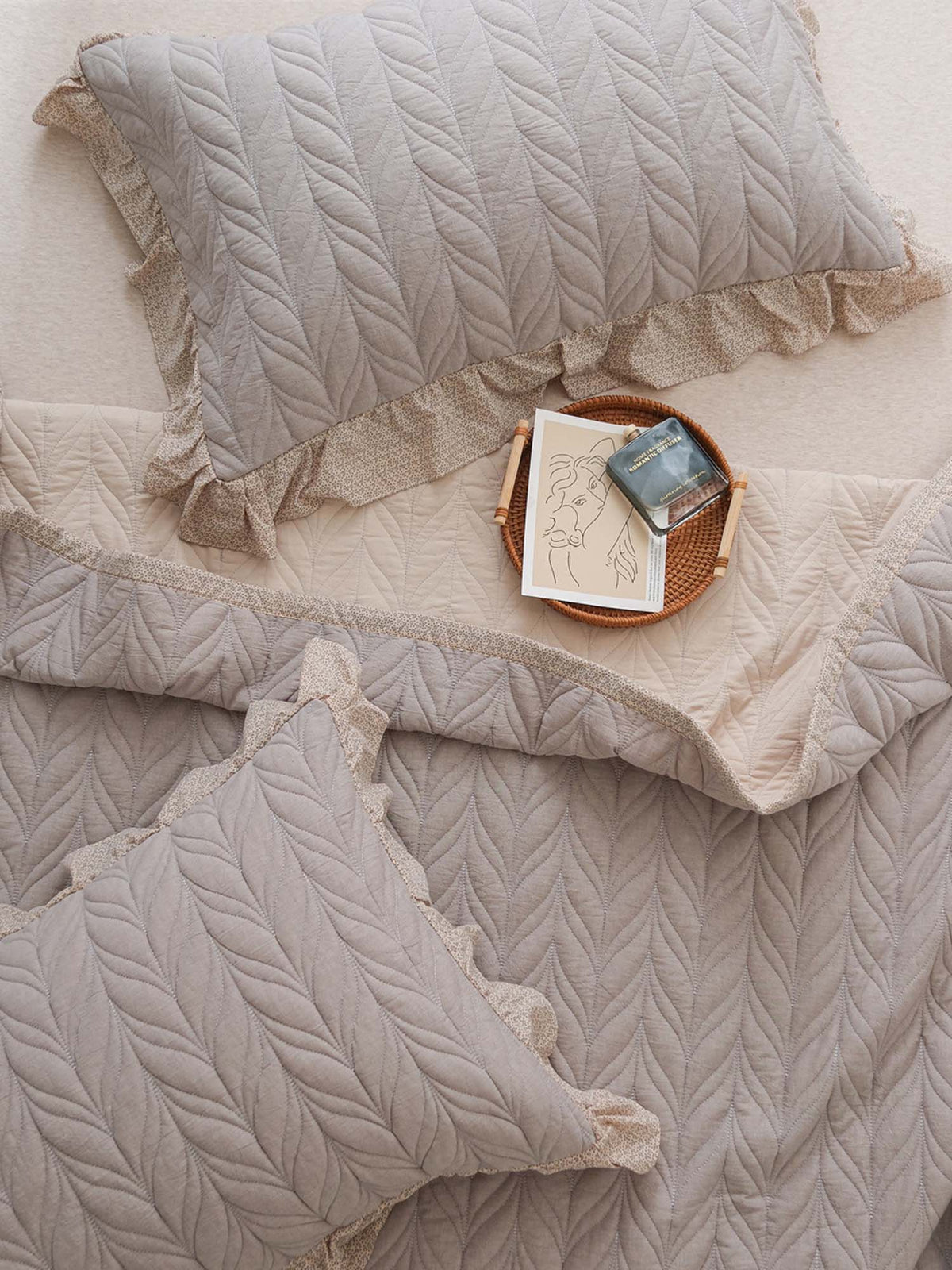 Sage Leaf Double-Layer Gauze Quilted 3-Piece Bedding Set