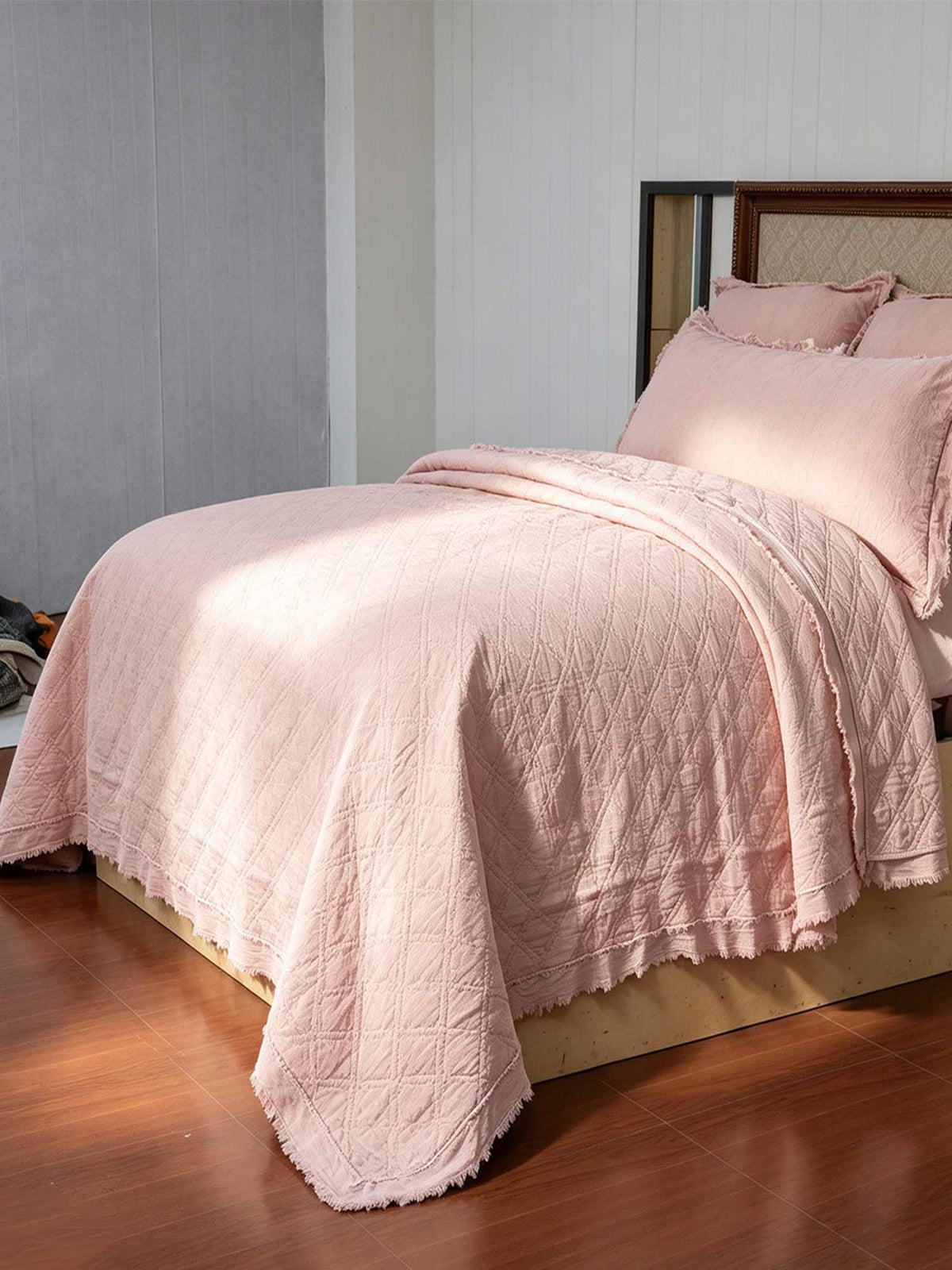 Soft Ruffled Trim Quilted 3‑Piece Bedding Set