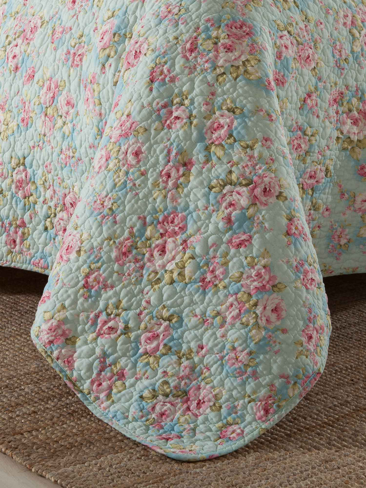 Vintage Rose Floral Print Quilted 3‑Piece Bedding Set