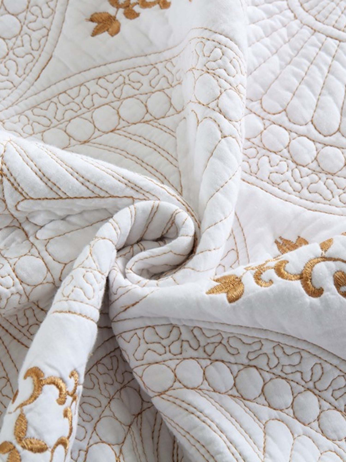 Medallion Elegance Quilted 3-Piece Bedding Set