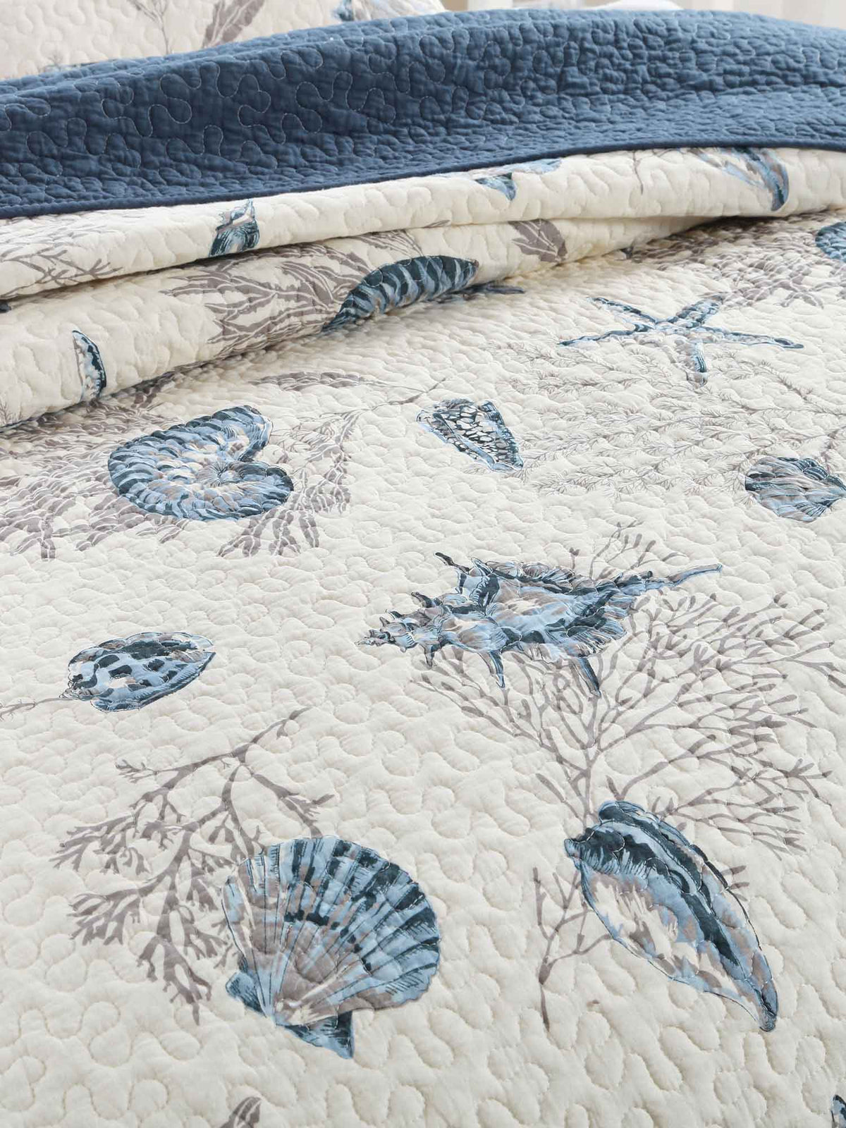 Coastal Sea Shell Coral Print Quilted 3‑Piece Bedding Set
