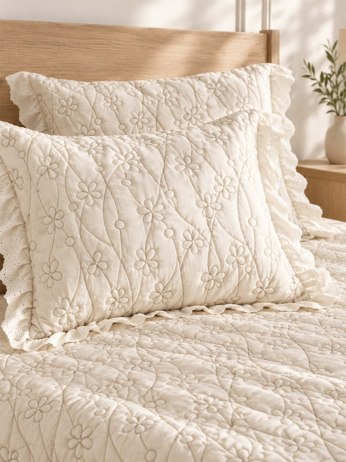 Ivory Daisy Vine Quilted 3-Piece Bedding Set