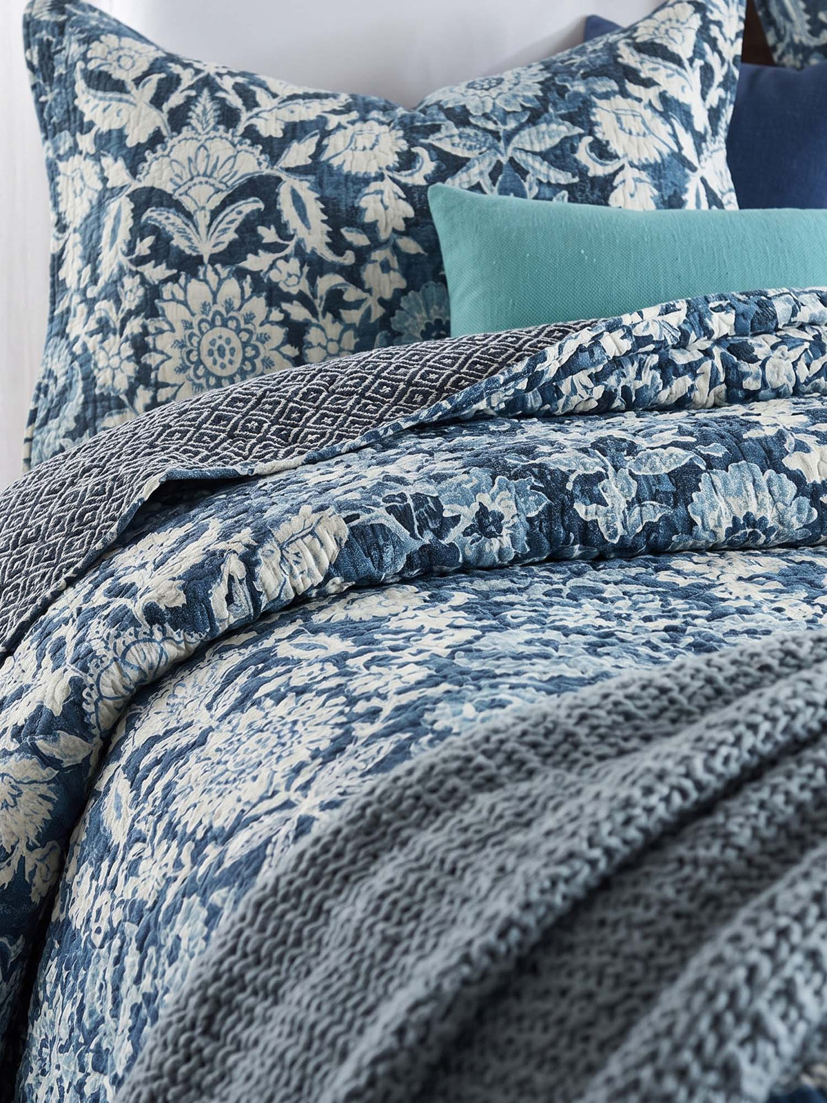 Indigo Botanical Tapestry Reversible 100% Cotton Quilted Bedding Set