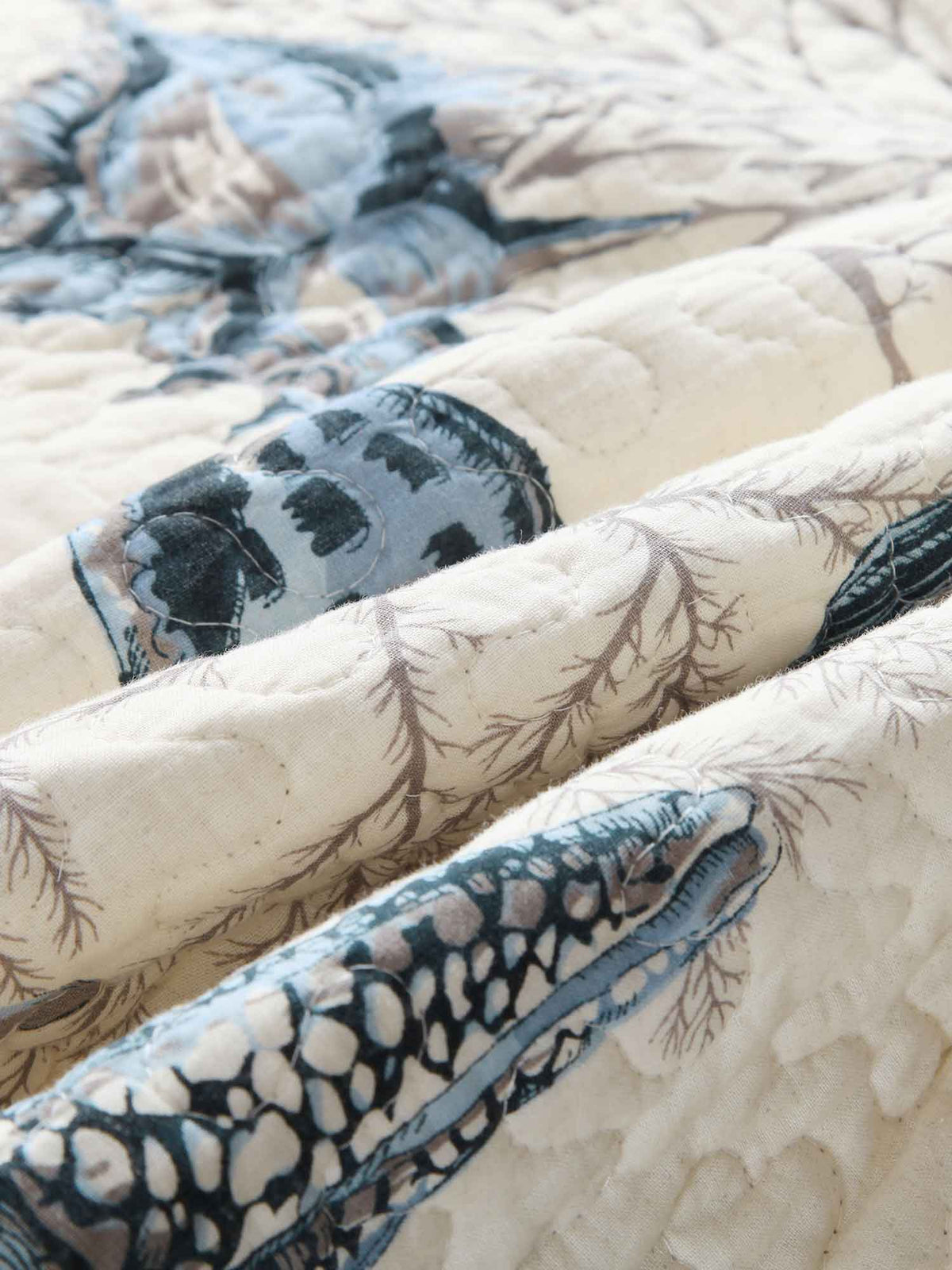 Coastal Sea Shell Coral Print Quilted 3‑Piece Bedding Set