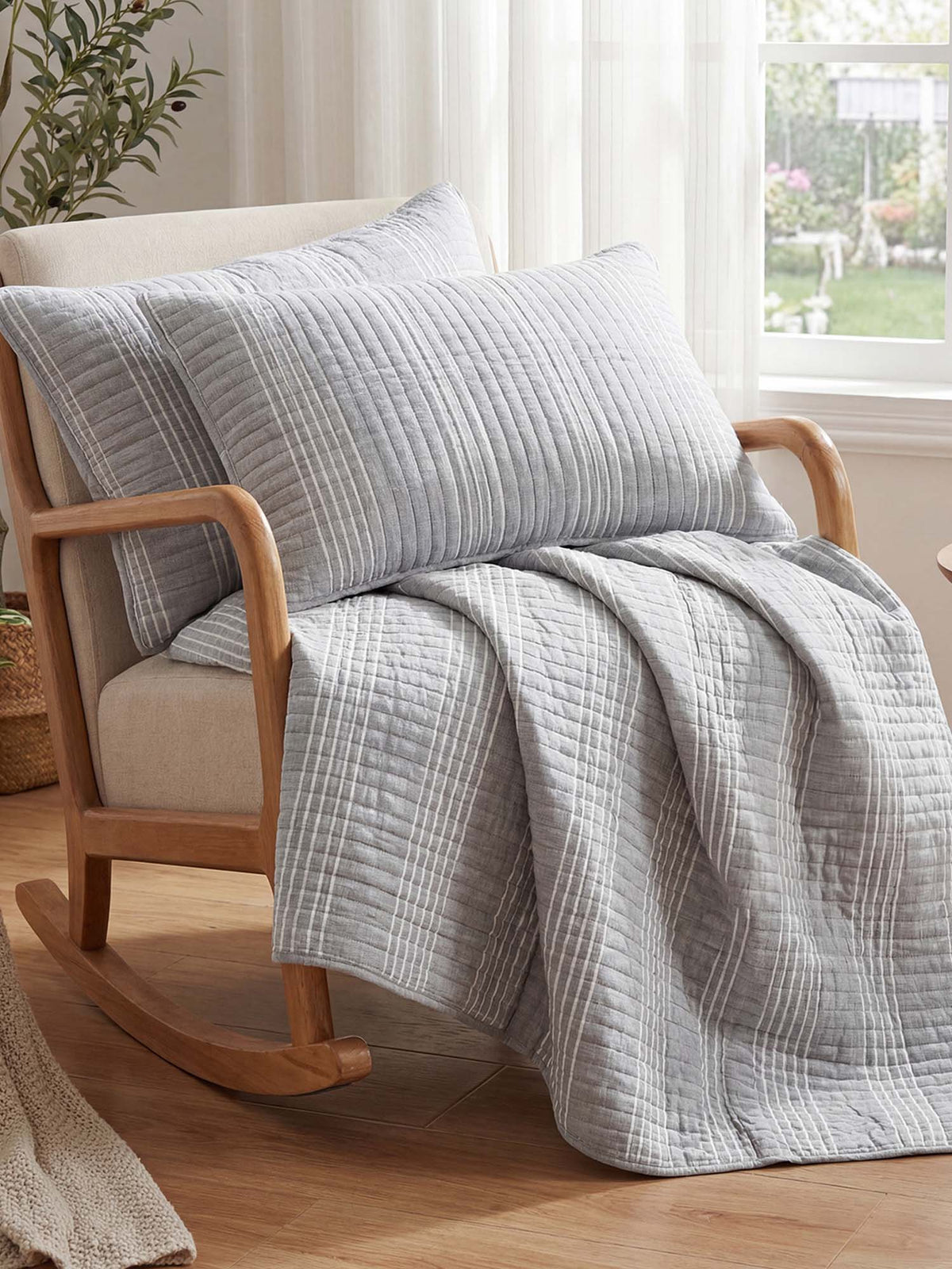 Minimalist Grey Stripe Quilted 3‑Piece Bedding Set