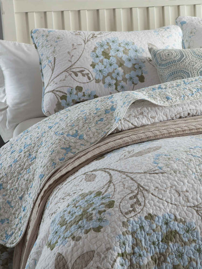Light Blue Hydrangea Floral Print Quilted 3‑Piece Bedding Set