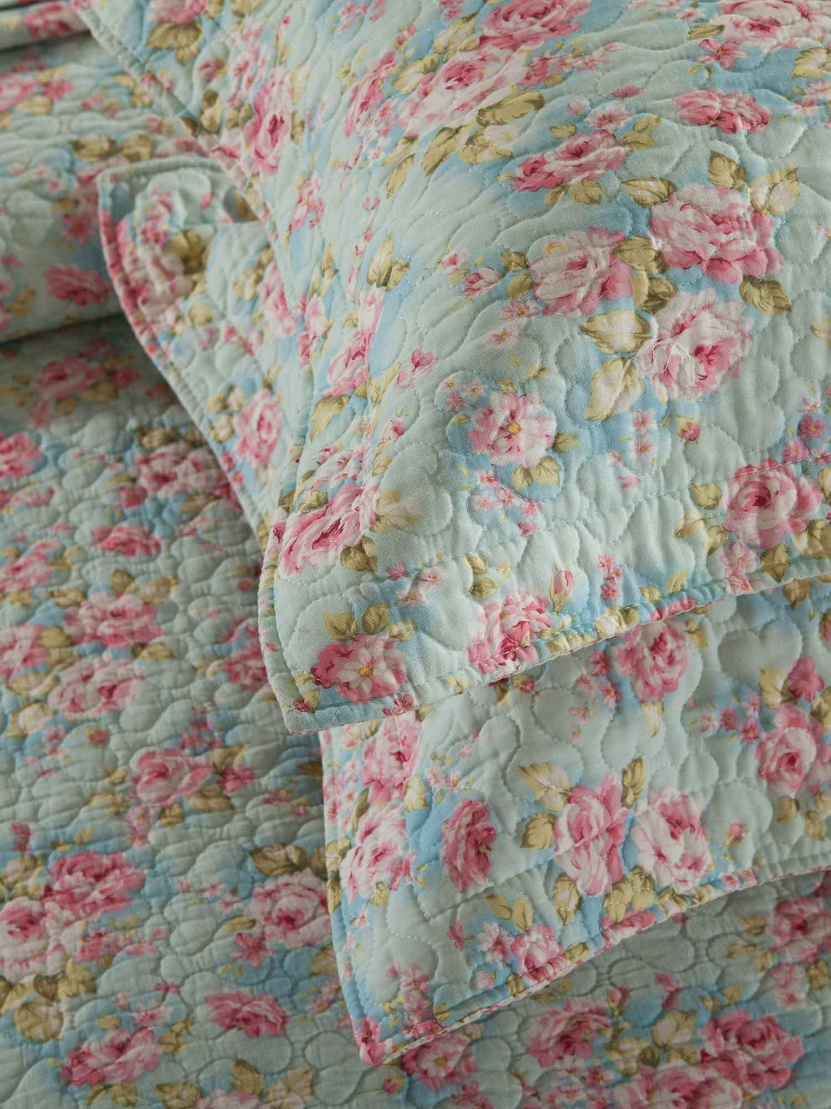Vintage Rose Floral Print Quilted 3‑Piece Bedding Set