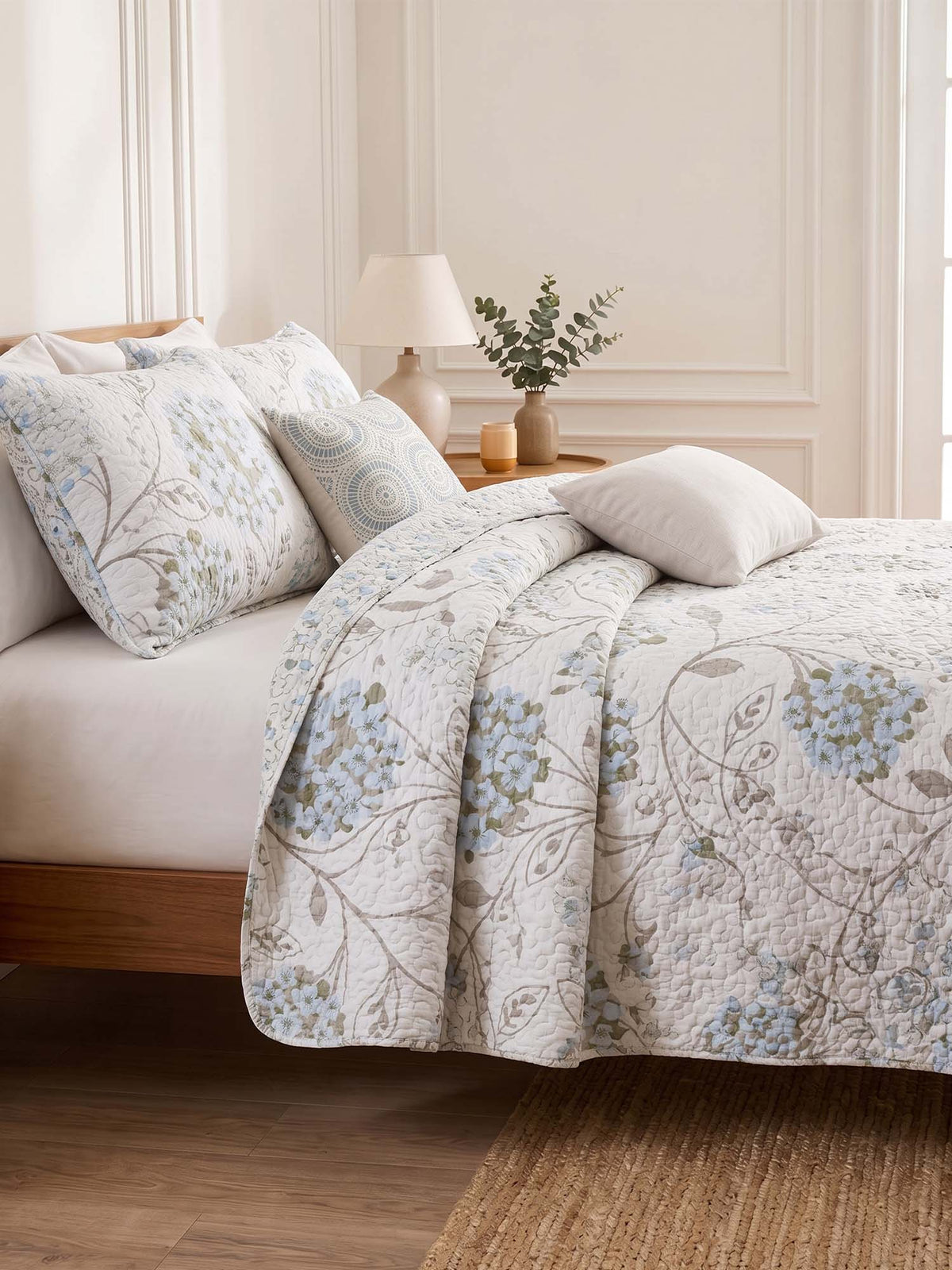 Light Blue Hydrangea Floral Print Quilted 3‑Piece Bedding Set