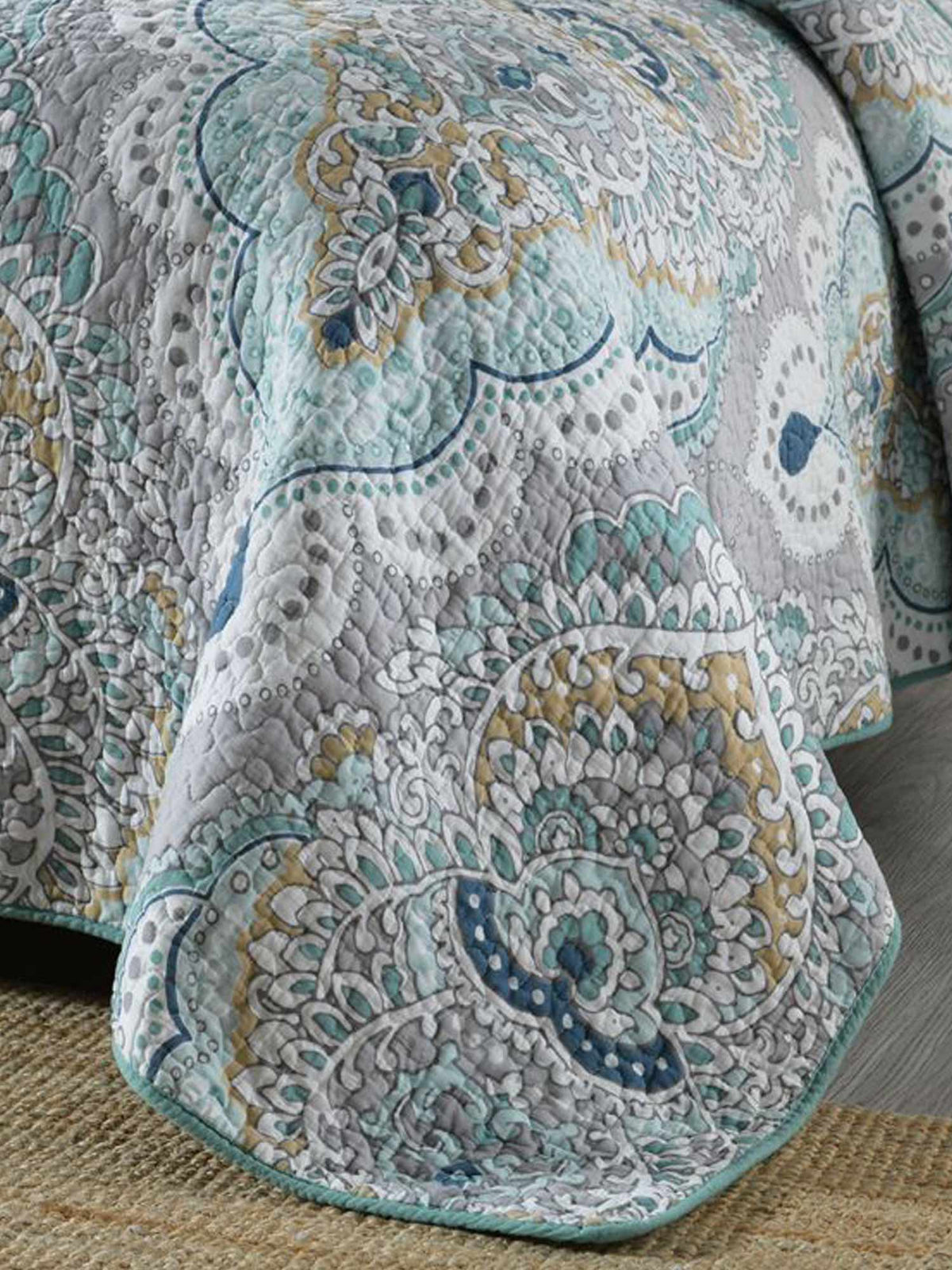Bohemian Mandala Floral Print Quilted 3‑Piece Bedding Set