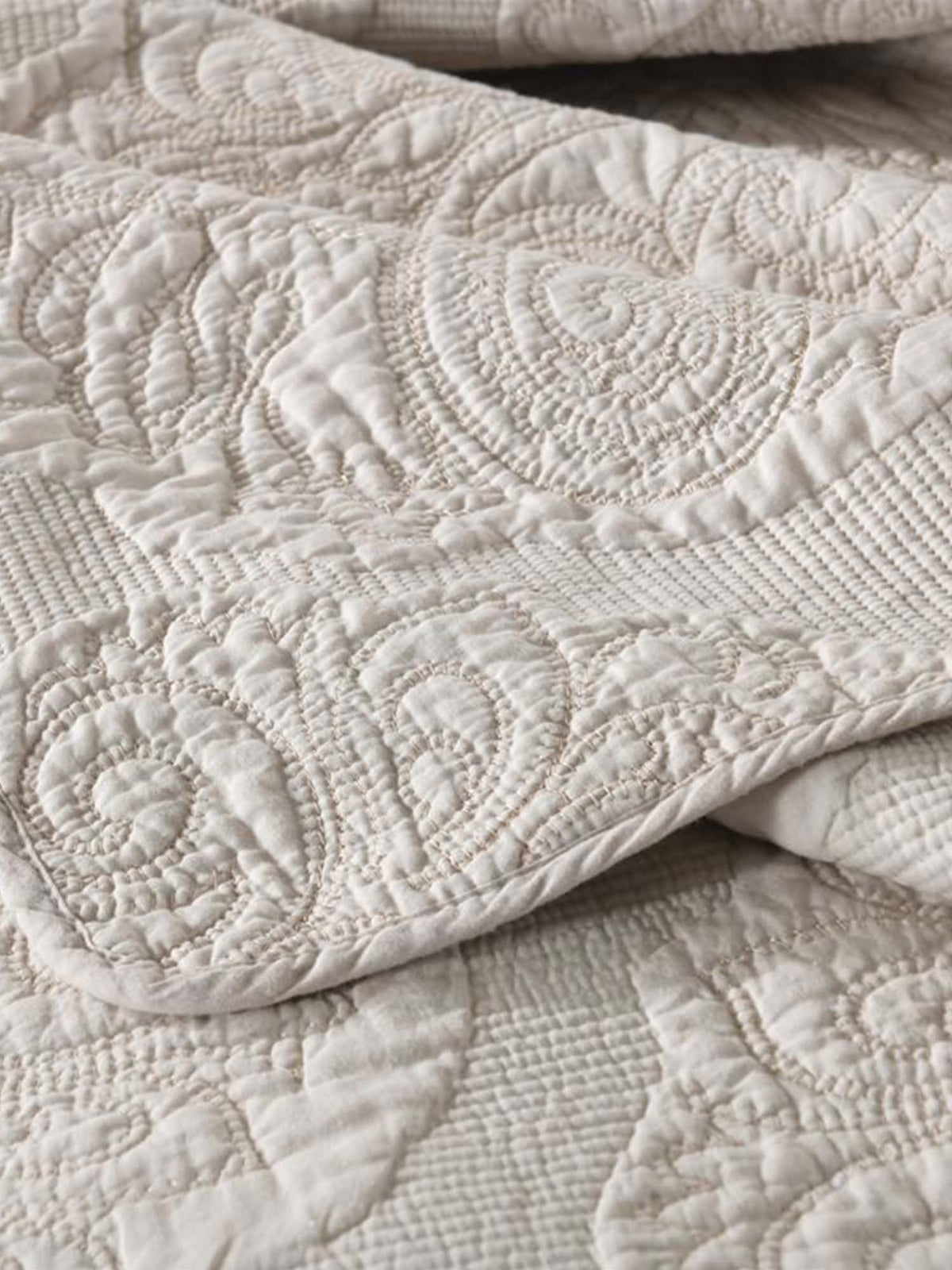 Damask Quilted 3-Piece Bedding Set