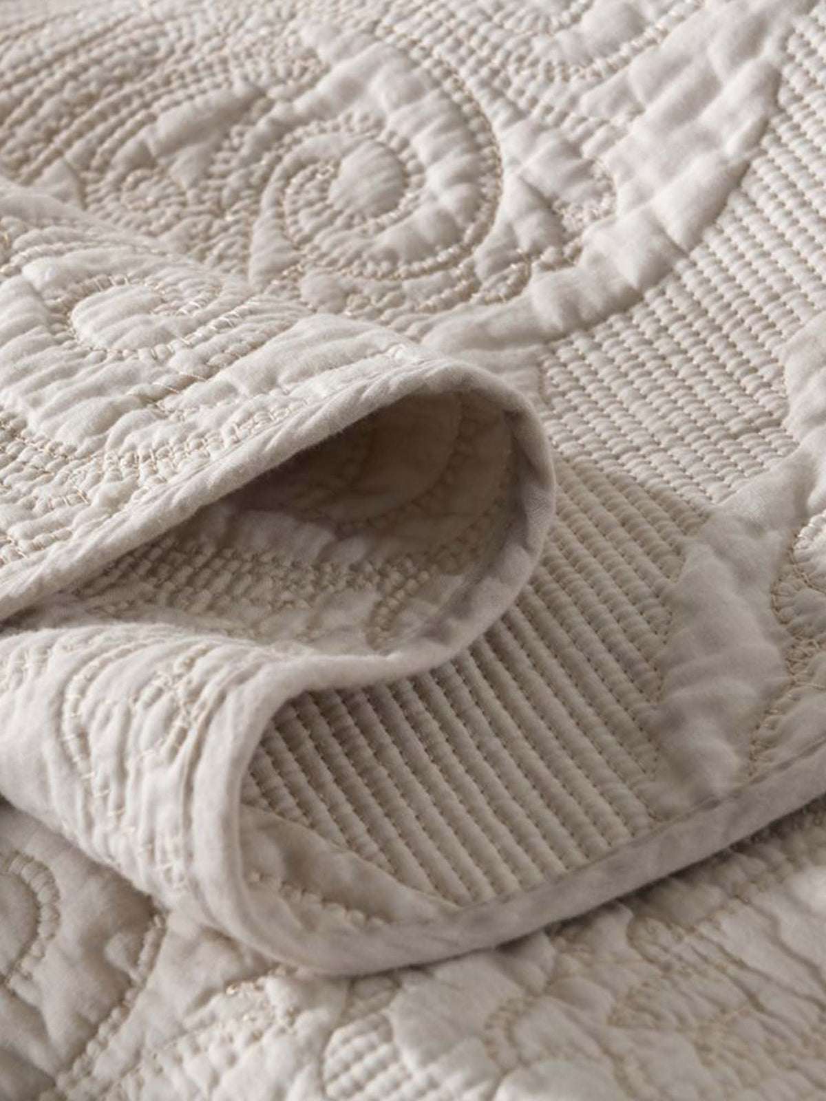 Damask Quilted 3-Piece Bedding Set