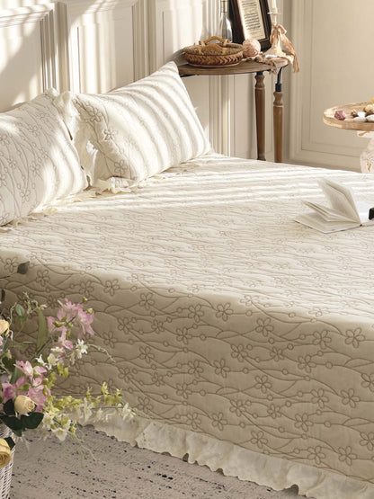 Ivory Daisy Vine Quilted 3-Piece Bedding Set