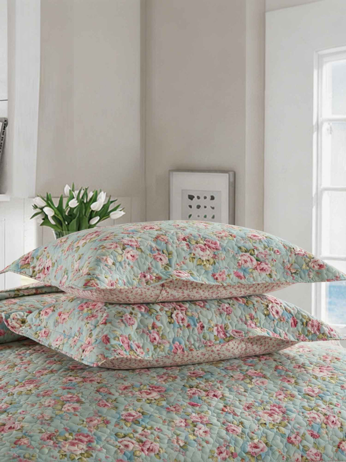 Vintage Rose Floral Print Quilted 3‑Piece Bedding Set