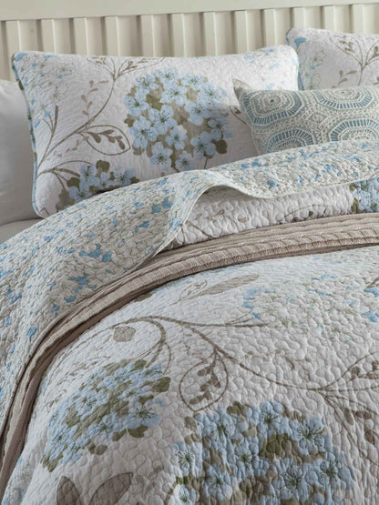 Light Blue Hydrangea Floral Print Quilted 3‑Piece Bedding Set