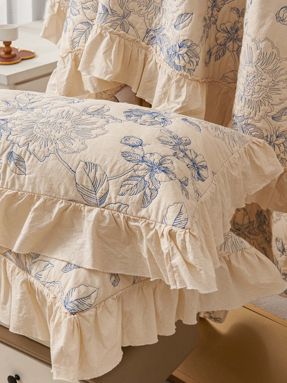 Blue Botanical Garden Quilted 3-Piece Bedding Set