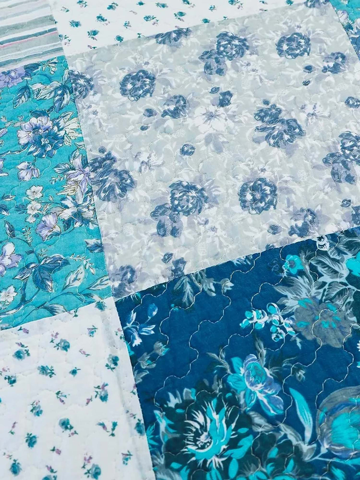 Blue Cottage Patchwork Quilted 3-Piece Bedding Set