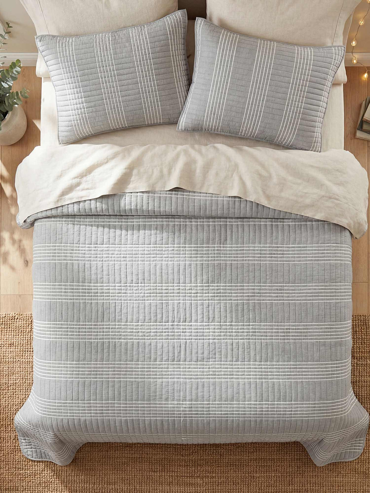 Minimalist Grey Stripe Quilted 3‑Piece Bedding Set