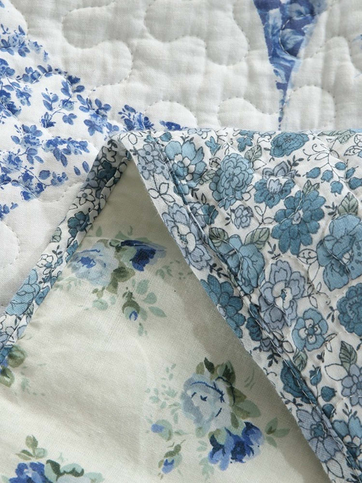 Blue Floral Ring Cottage Reversible 100% Cotton Quilted 3-Piece Bedding Set