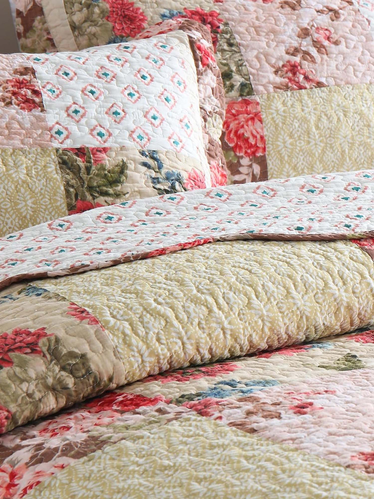 Rose Garden Patchwork Quilted 3-Piece Bedding Set