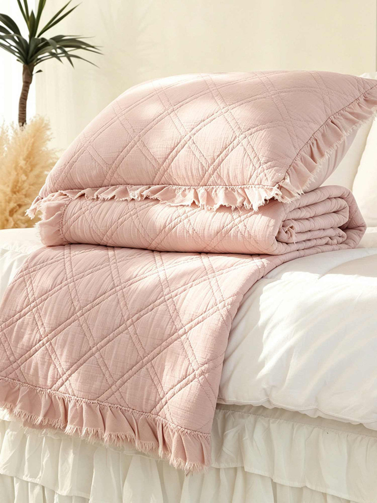 Soft Ruffled Trim Quilted 3‑Piece Bedding Set