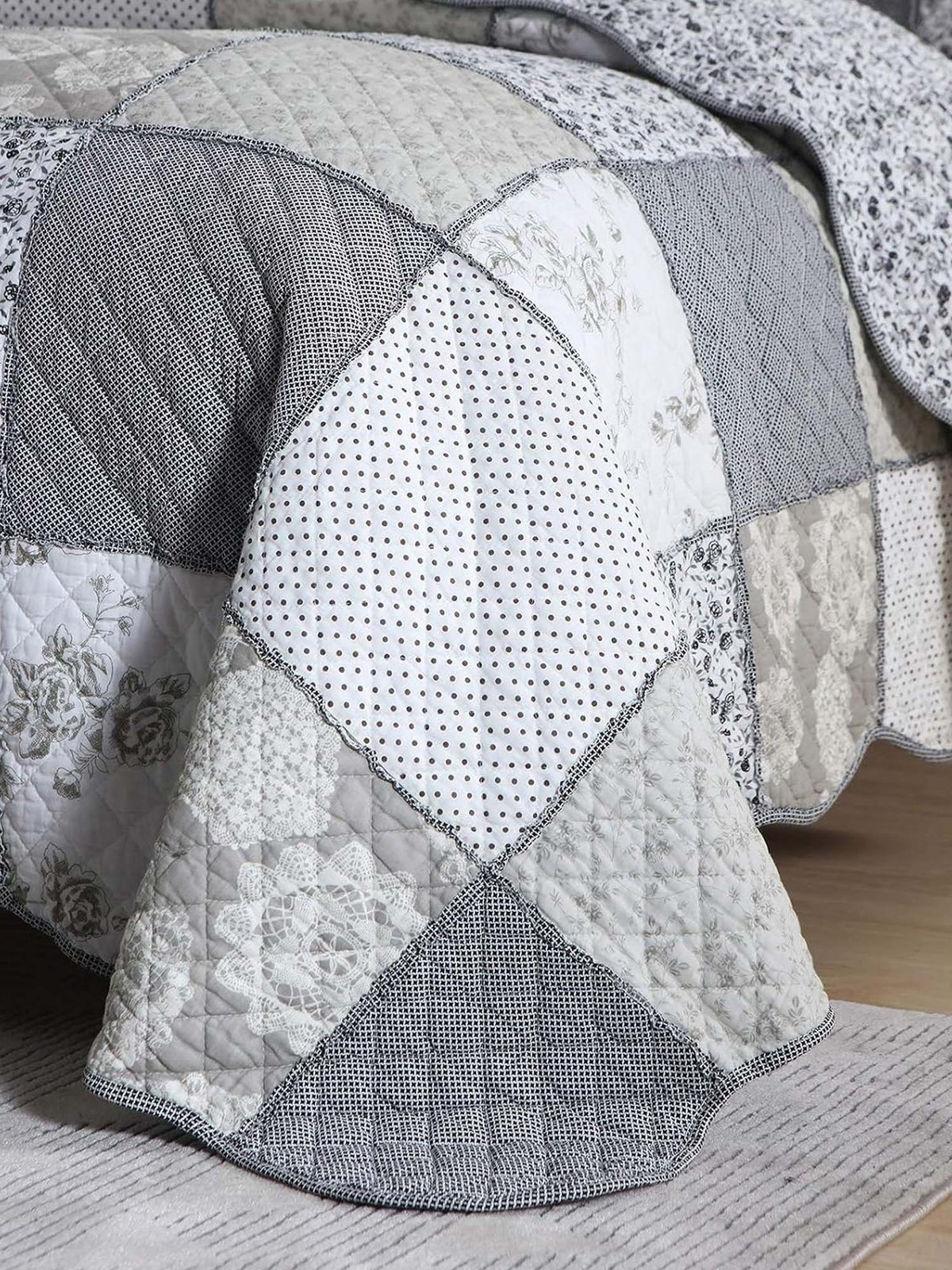 Rose Patchwork Quilted 3-Piece Bedding Set