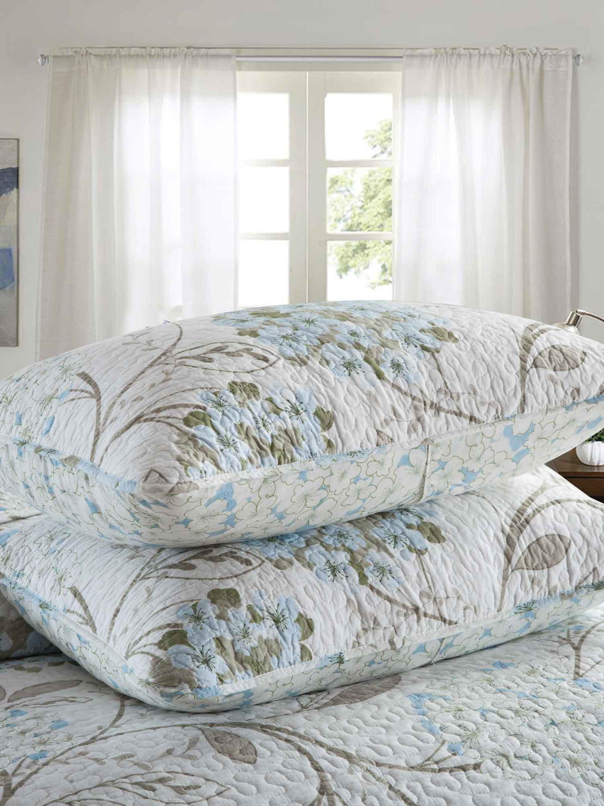 Light Blue Hydrangea Floral Print Quilted 3‑Piece Bedding Set