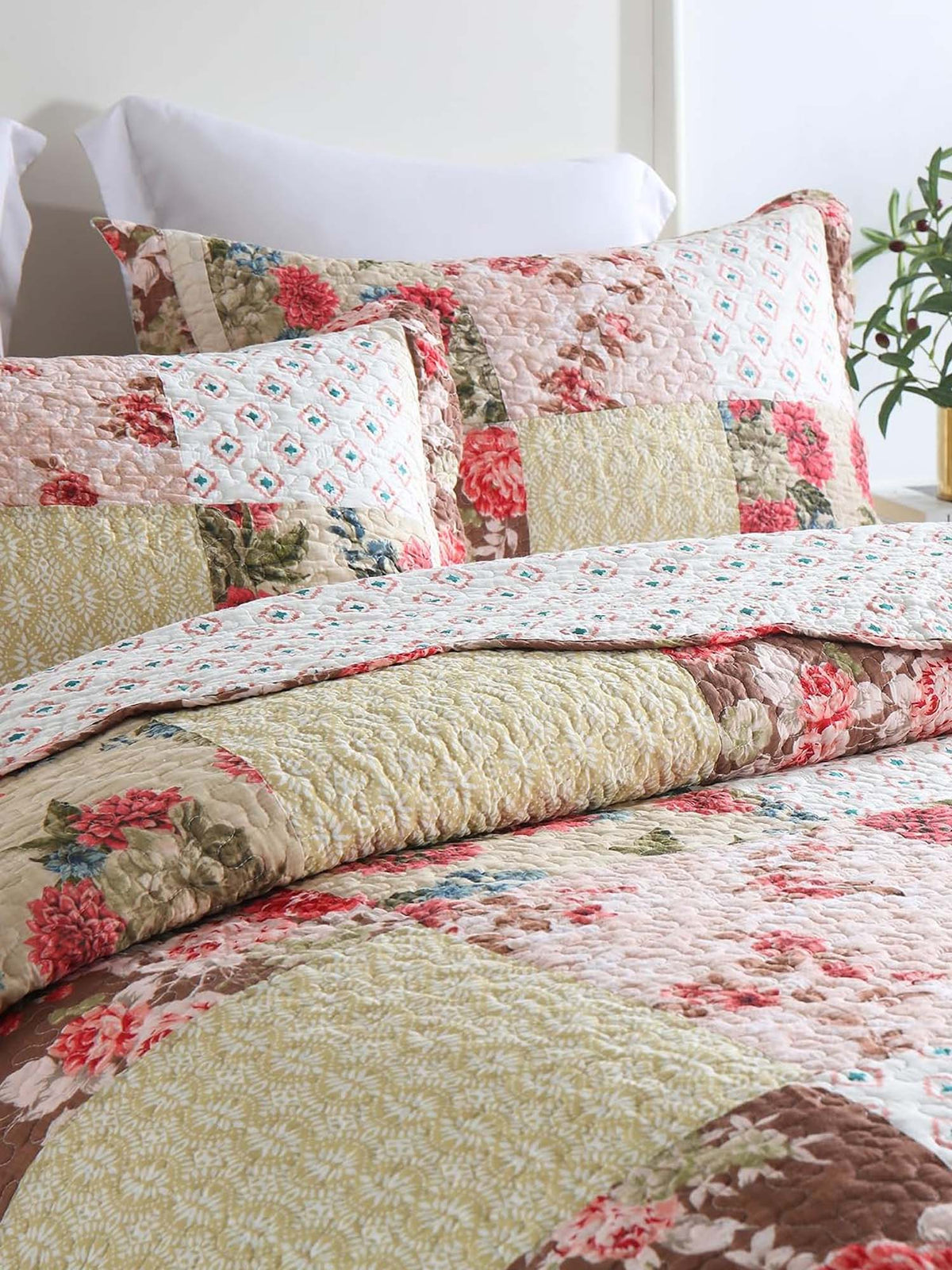 Rose Garden Patchwork Quilted 3-Piece Bedding Set