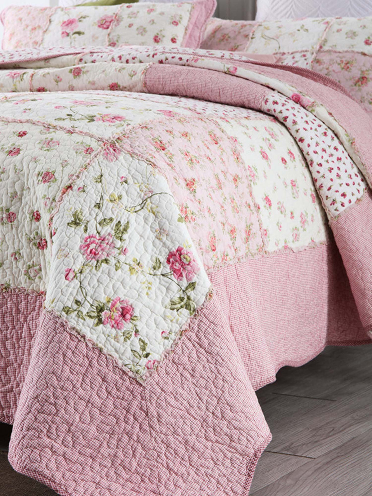 Rose Cottage Patchwork Quilted 3-Piece Bedding Set