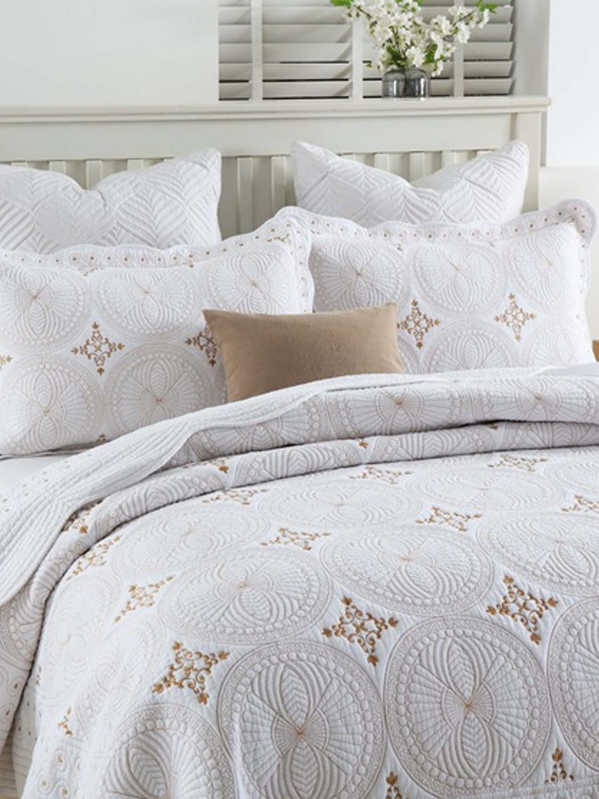 Medallion Elegance Quilted 3-Piece Bedding Set