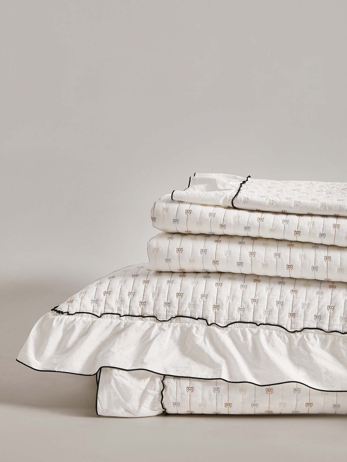 Petite Bow Ruffle Quilted 3-Piece Bedding Set