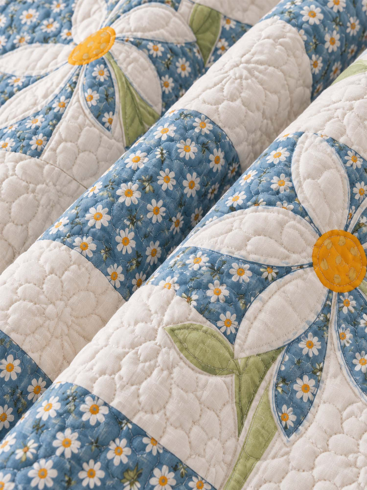 Blue Daisy Cottage Patchwork Quilted 3-Piece Bedding Set