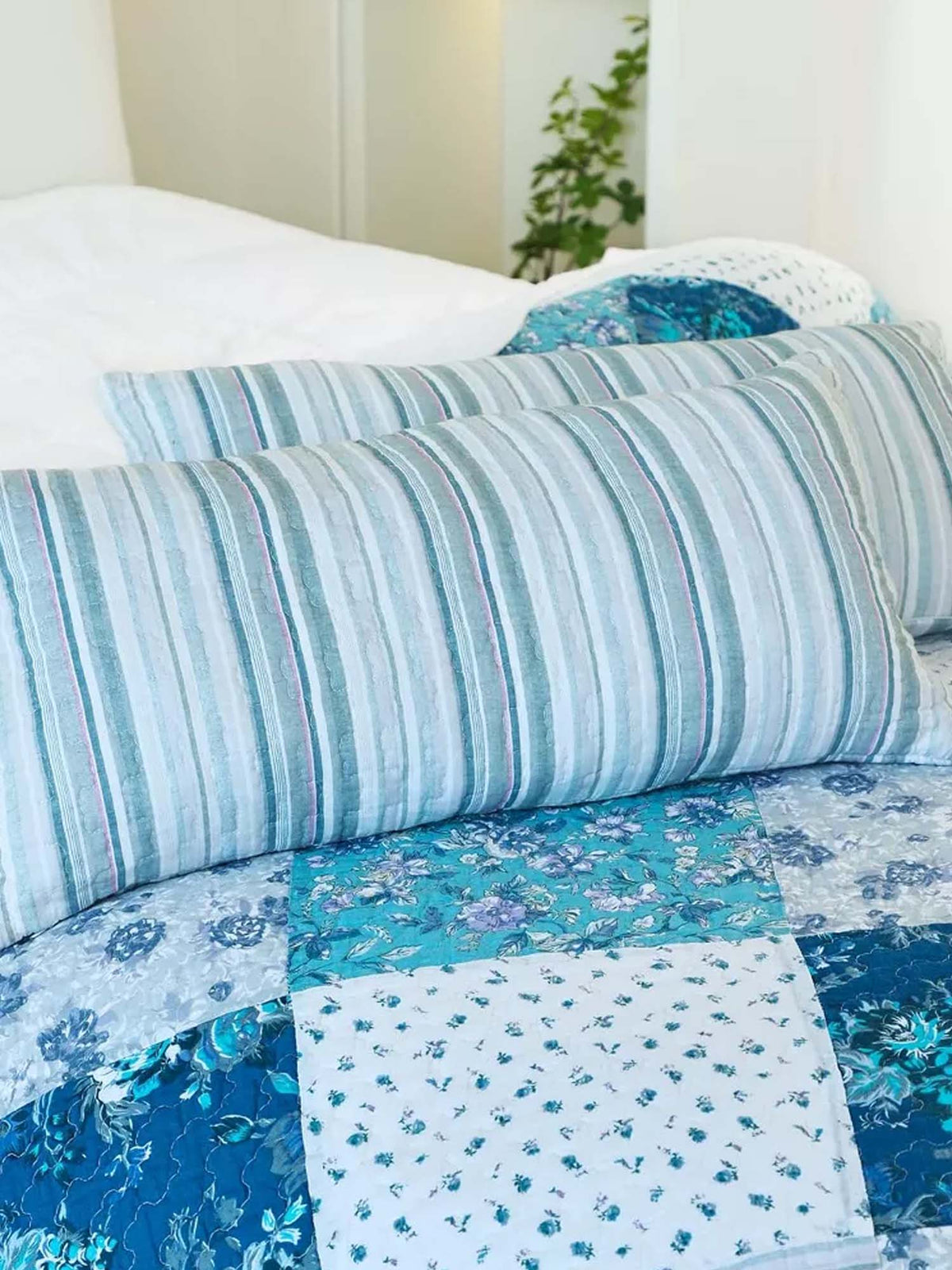 Blue Cottage Patchwork Quilted 3-Piece Bedding Set