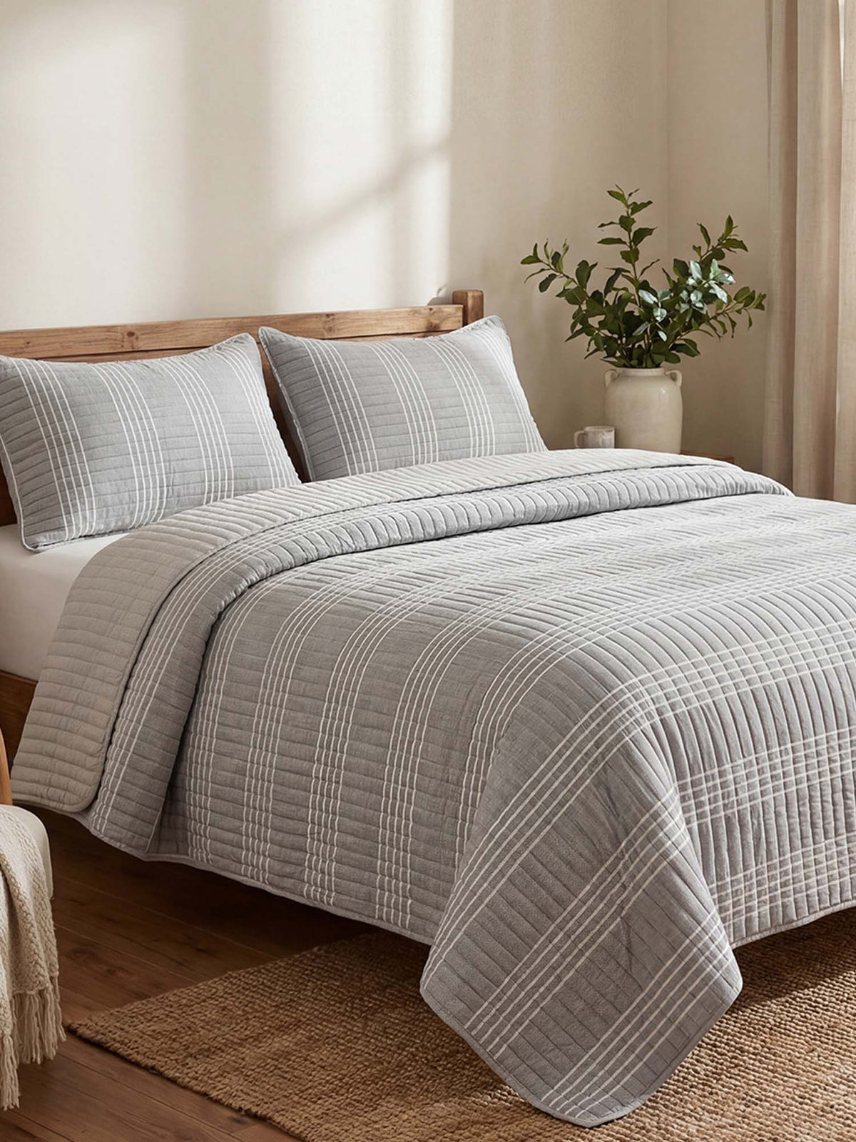 Minimalist Grey Stripe Quilted 3‑Piece Bedding Set