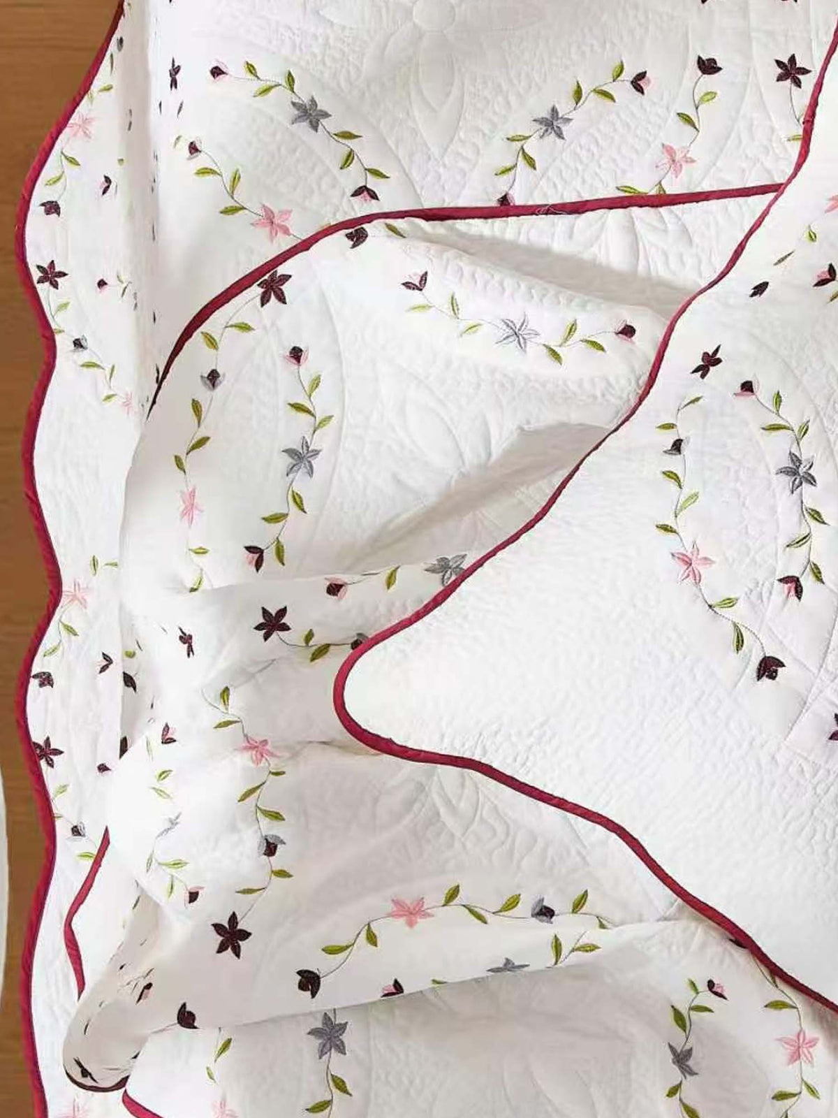 Meadow Vine Floral Quilted 3-Piece Bedding Set