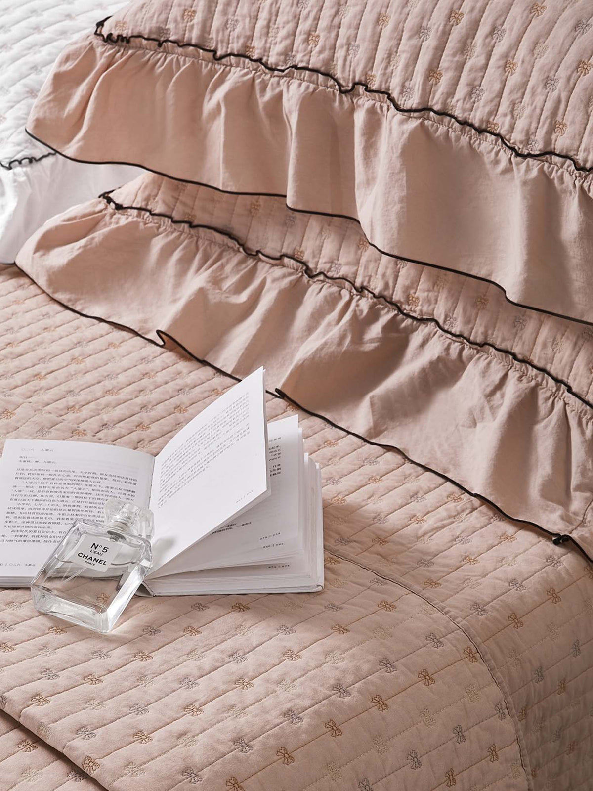 Petite Bow Ruffle Quilted 3-Piece Bedding Set