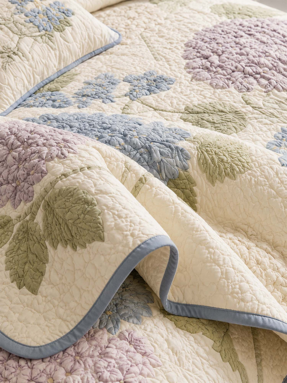H.PAI Hydrangea Floral Quilted 3-Piece Bedding Set
