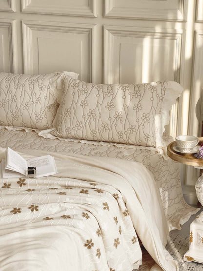 Ivory Daisy Vine Quilted 3-Piece Bedding Set