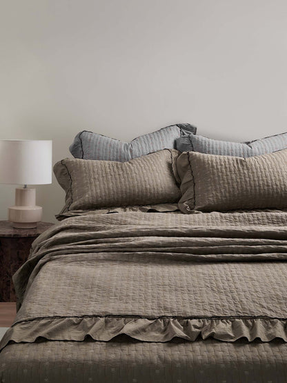 Petite Bow Ruffle Quilted 3-Piece Bedding Set