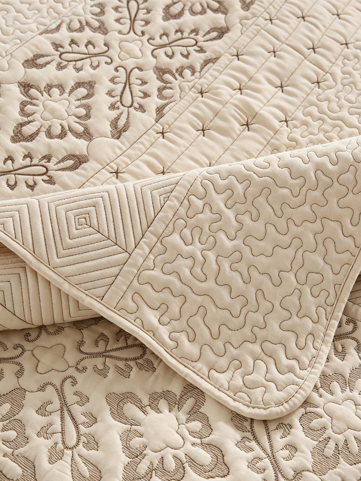 Vintage Botanical Quilted 3‑Piece Bedding Set