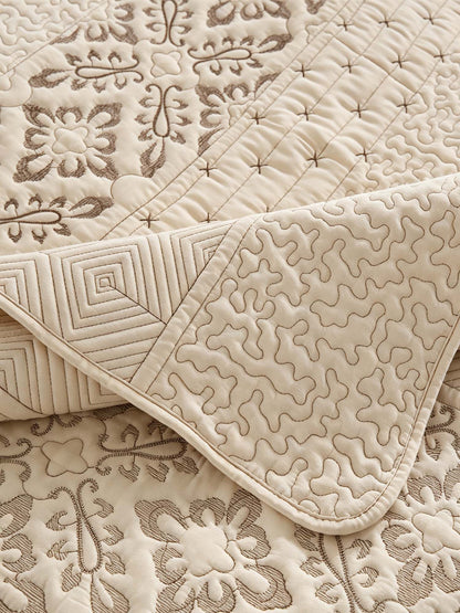 Vintage Botanical Quilted 3‑Piece Bedding Set