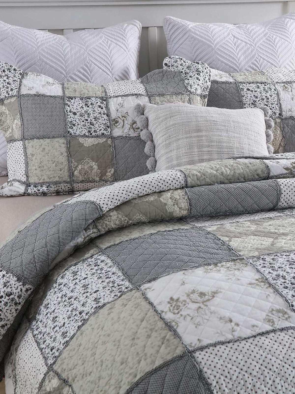 Rose Patchwork Quilted 3-Piece Bedding Set
