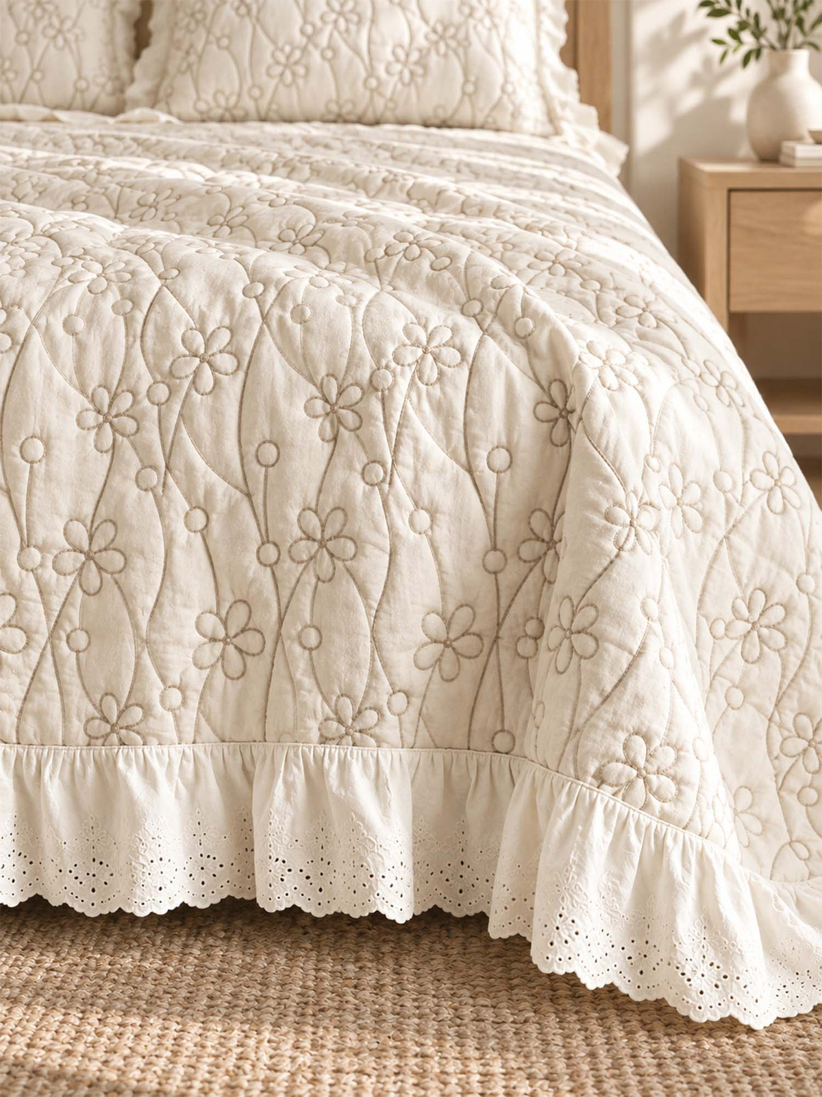 Ivory Daisy Vine Quilted 3-Piece Bedding Set