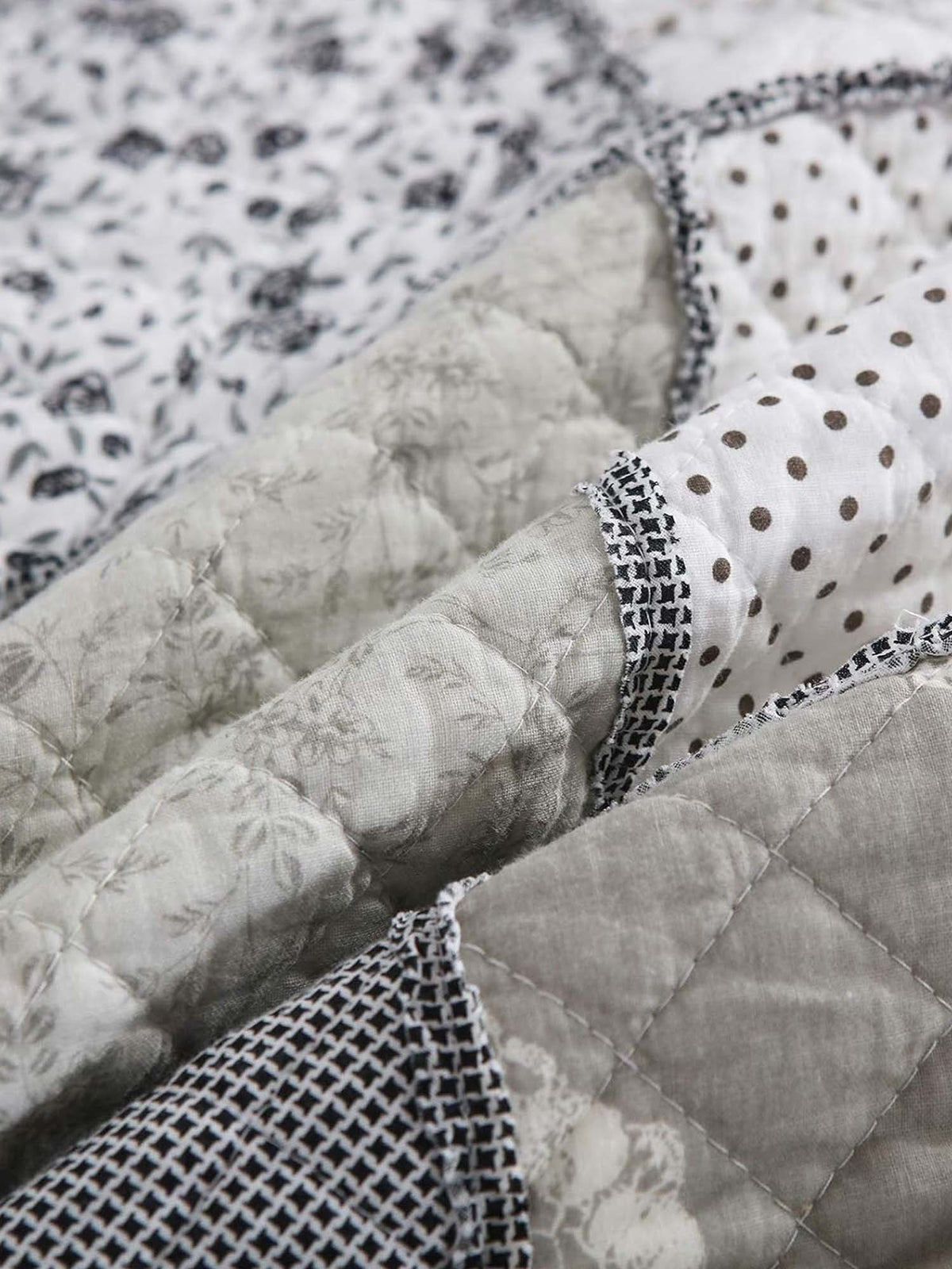 Rose Patchwork Quilted 3-Piece Bedding Set