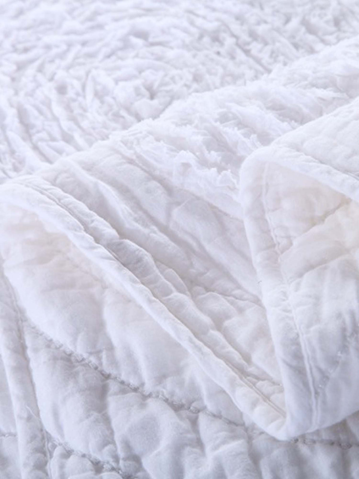 Neutral Textured Circles Quilted 3-Piece Bedding Set