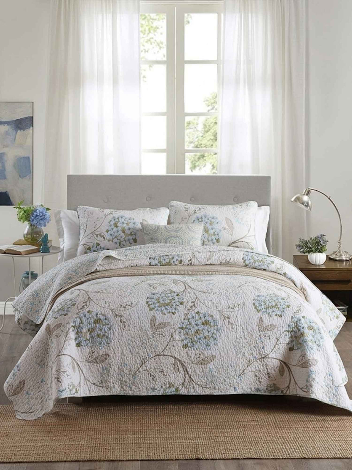 Light Blue Hydrangea Floral Print Quilted 3‑Piece Bedding Set