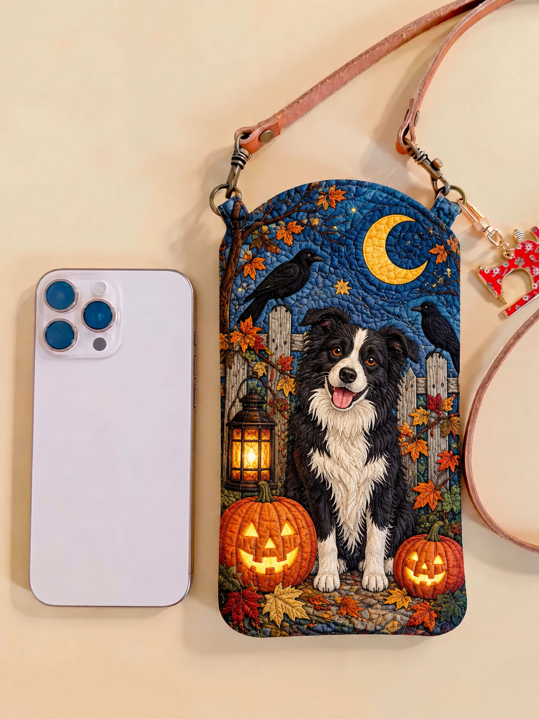 Smalle gewatteerde telefoonhoes – Border Collie onder de Halloween maan