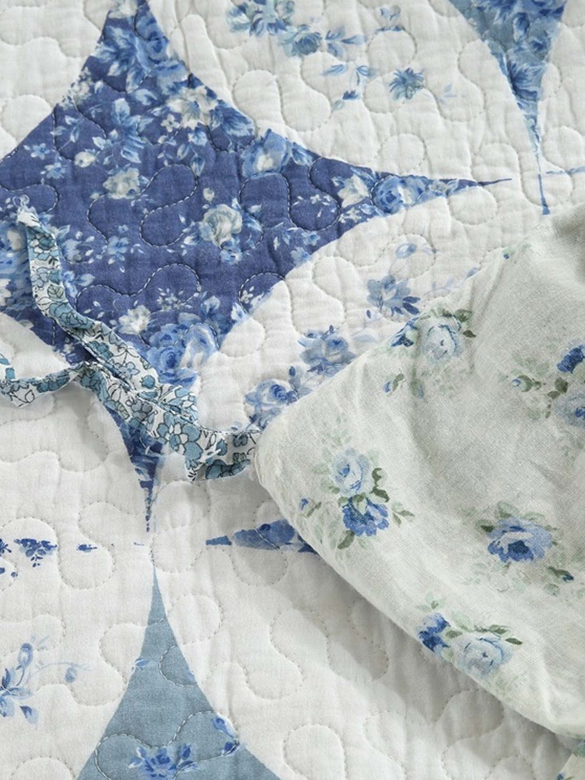 Blue Floral Ring Cottage Reversible 100% Cotton Quilted 3-Piece Bedding Set