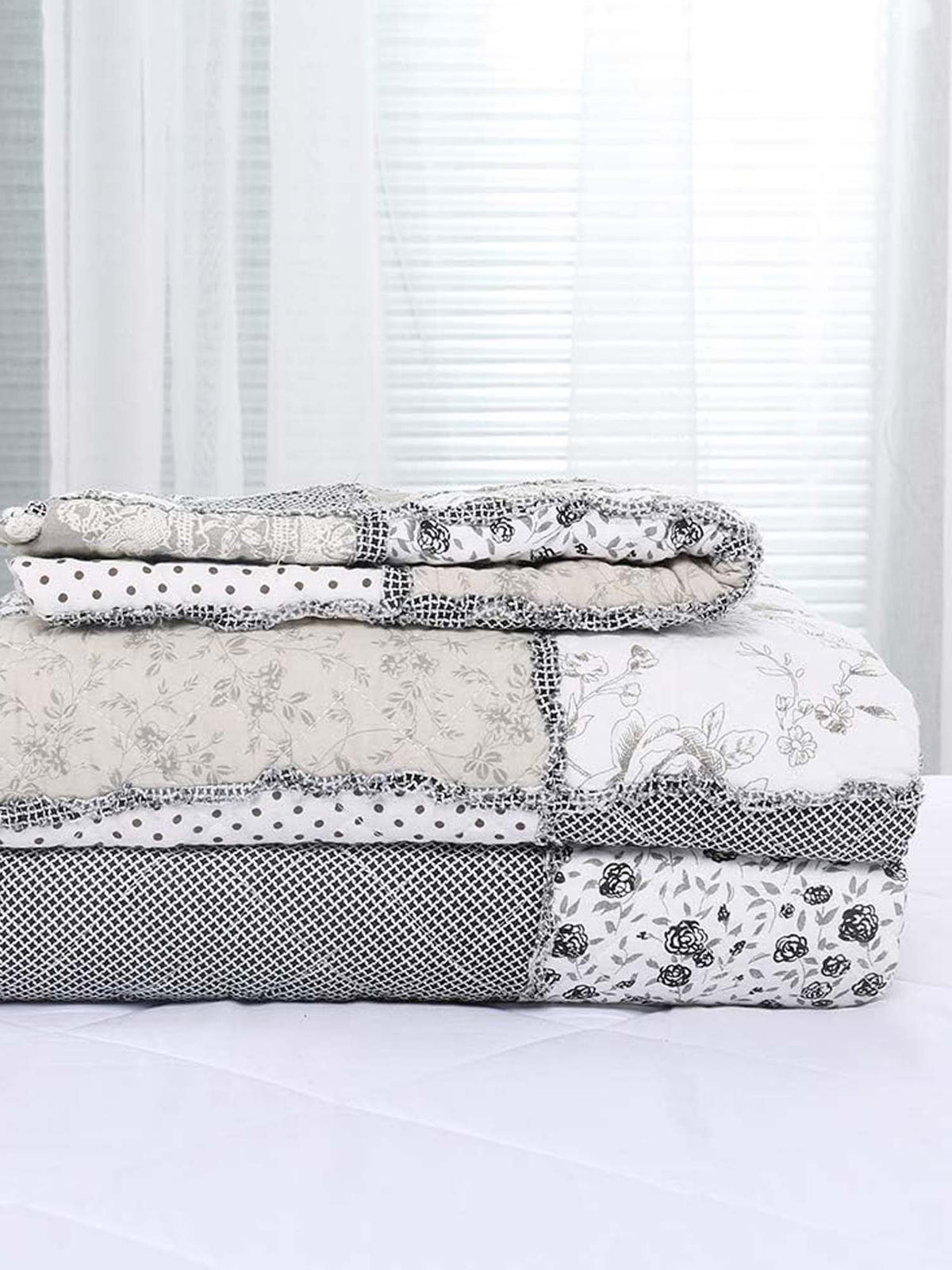 Rose Patchwork Quilted 3-Piece Bedding Set